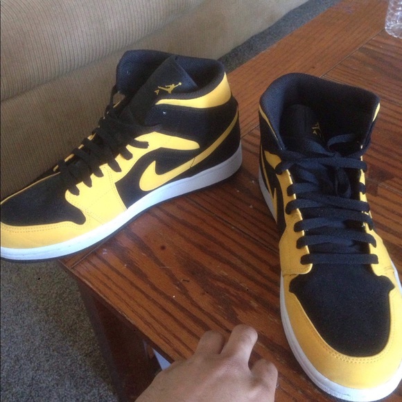 "Jordan Retro Mid 1" size 10 - Picture 1 of 4